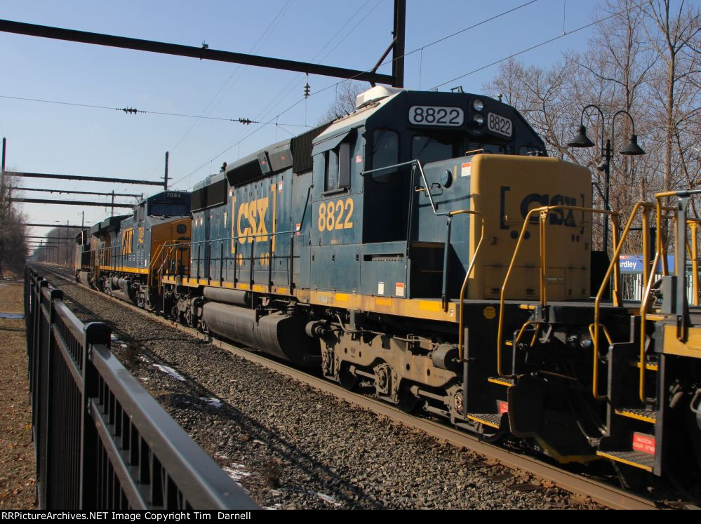 CSX 8822 3rd on M301